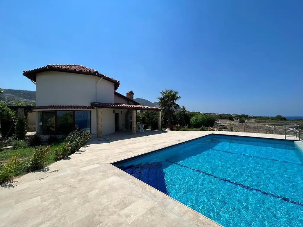Kayalarda Denize Sifir Luks Ozel Havuzlu Villa Guzelyali