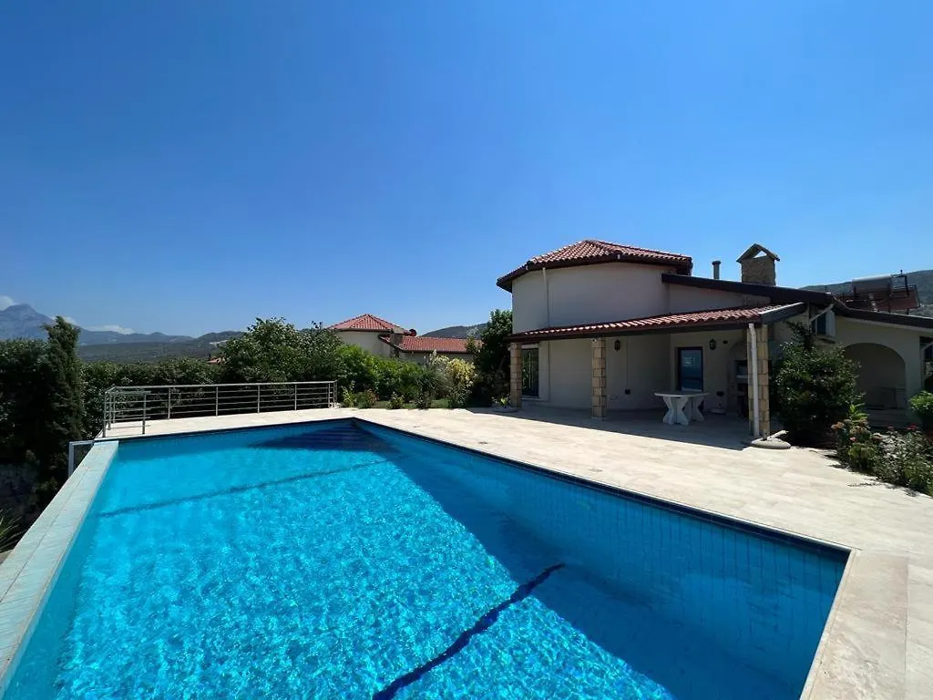 Kayalarda Denize Sifir Luks Ozel Havuzlu Villa Guzelyali