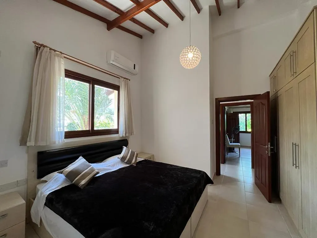 Kayalarda Denize Sifir Luks Ozel Havuzlu Villa Guzelyali  Chypre