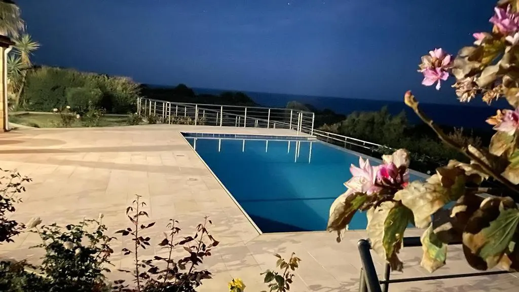 Kayalarda Denize Sifir Luks Ozel Havuzlu Villa Guzelyali  Chypre