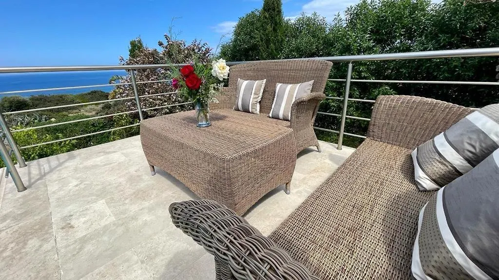 Kayalarda Denize Sifir Luks Ozel Havuzlu Villa Guzelyali  0*, Guzelyali (Northern Cyprus)